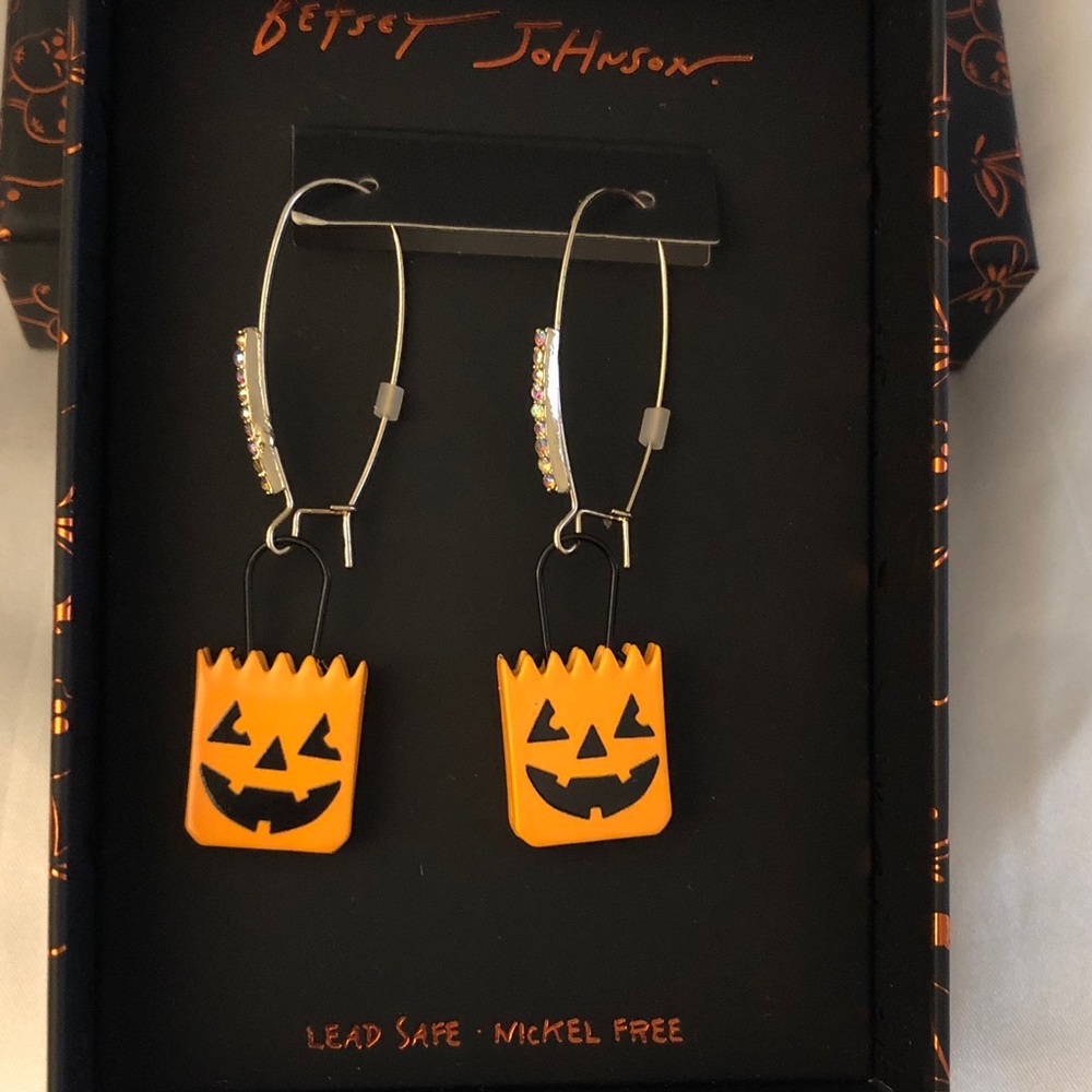Betsey Johnson Orange & Black Jack O Lantern Treat Bag Drop Earrings NWT & Box